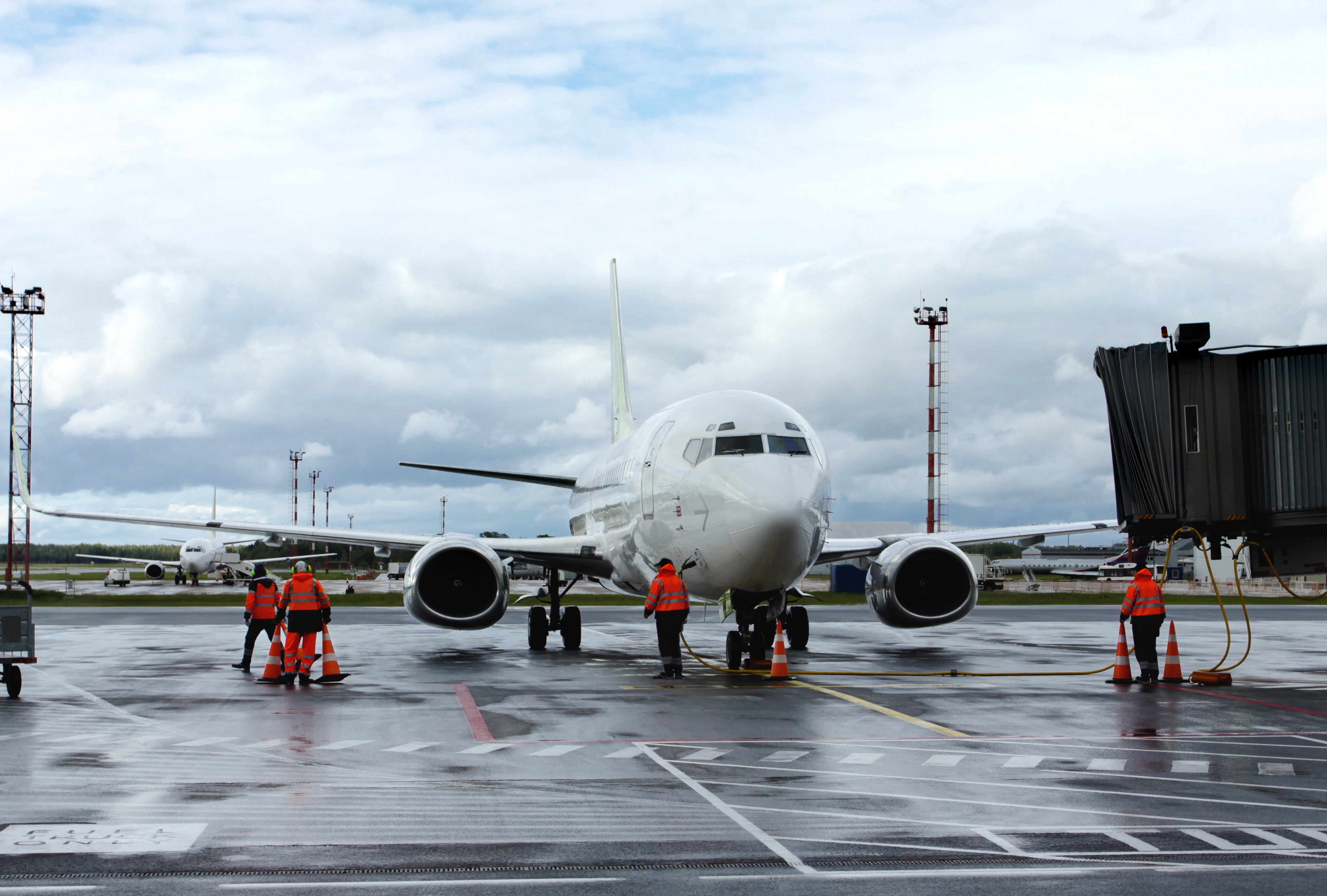 Airplane refuelling in the airport